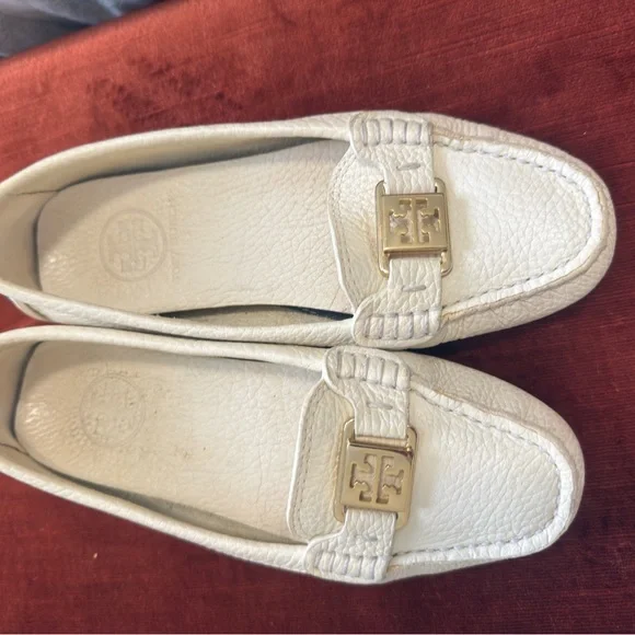 Tory Burch Cream Loafers with Gold Emblem - Picture 1 of 7